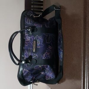 TRACKER Duffel, Gym, Travel Bag, Purple Black. Pristine Condition.  Zip Top.